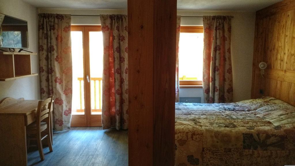 Le Nid De L'Aigle Hotel Champoluc Szoba fotó