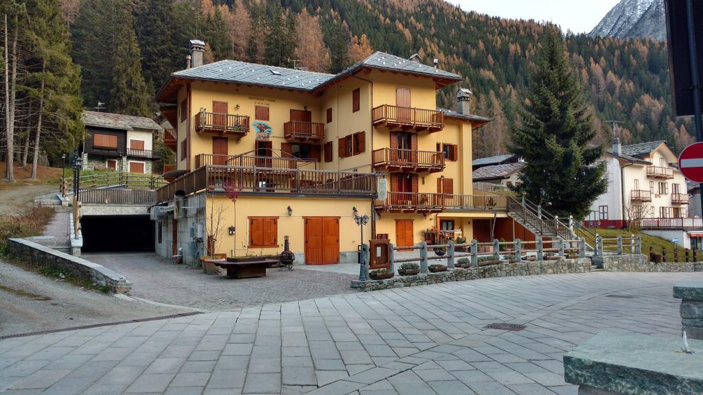 Le Nid De L'Aigle Hotel Champoluc Kültér fotó