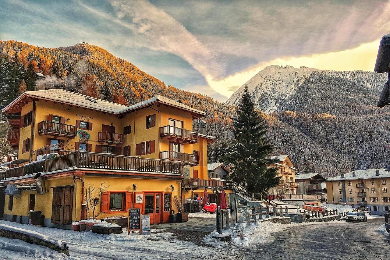 Le Nid De L'Aigle Hotel Champoluc Kültér fotó